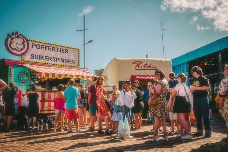 retrosurmer-wenduine-festival-retro-fifties-seaside-retro-vintage-fifties-foodtruck-2-lawrenceschoonbroodt-2018.jpg